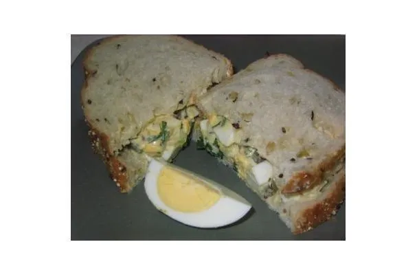 Яичный салат с горчицей и эстрагоном