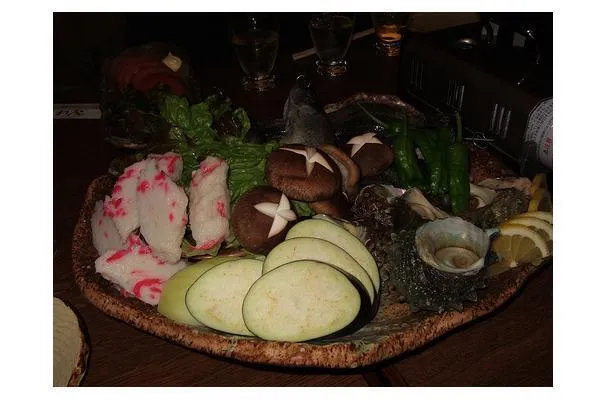 Фаршированная травами форель с овощными шашлычками