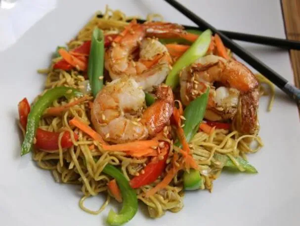 Лапша с креветками в японском стиле