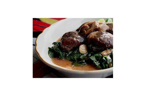 Кай Лан с тушеными грибами и мини-абалоном и беседа с одинокой старушкой