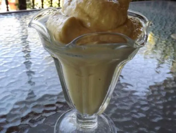 Манго и мороженое с сыром фета