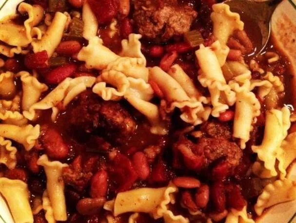 Суп из 7 бобов и фрикаделек