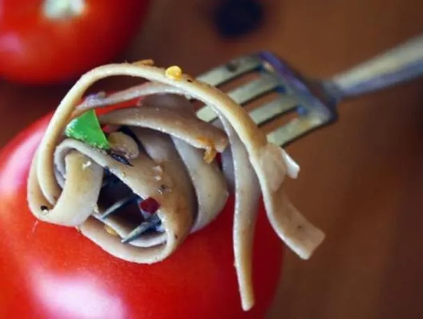 Паста с соусом из анчоусов и грецких орехов