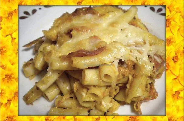 Запеченные зити с колбасой и пепперони