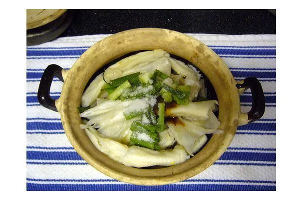 Утка в горшочках