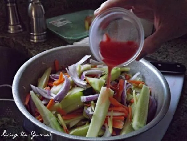 Куриная грудка с чесноком и лимоном и огуречный салат