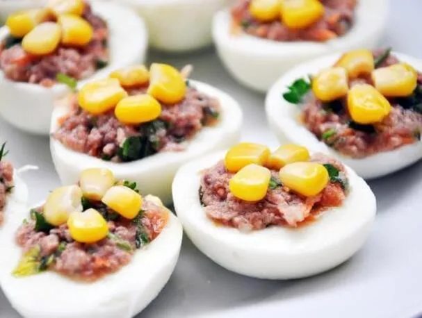 Яйца, фаршированные тунцом